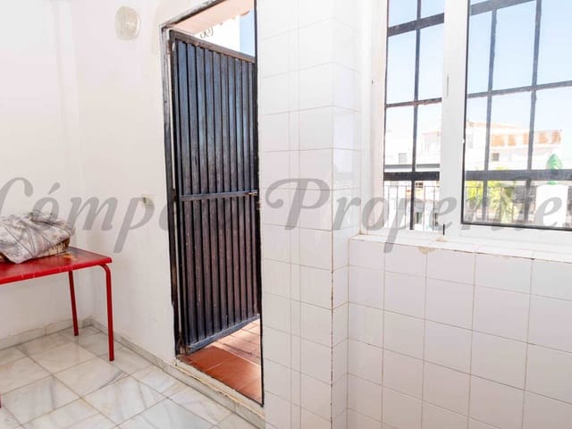 Image No.21-8 Bed Townhouse for sale