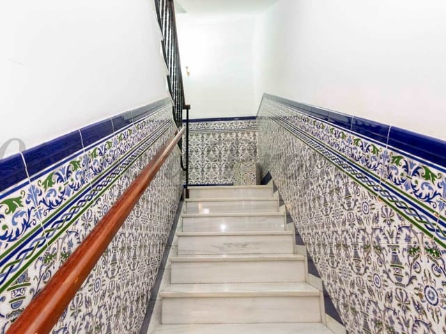 Image No.8-8 Bed Townhouse for sale