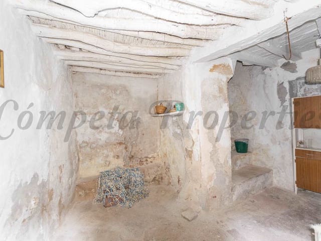 Image No.16-5 Bed Townhouse for sale