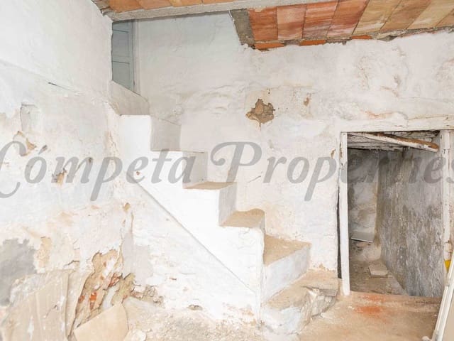 Image No.17-5 Bed Townhouse for sale