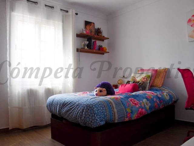 Image No.14-3 Bed Townhouse for sale