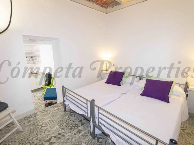 Image No.10-1 Bed Townhouse for sale