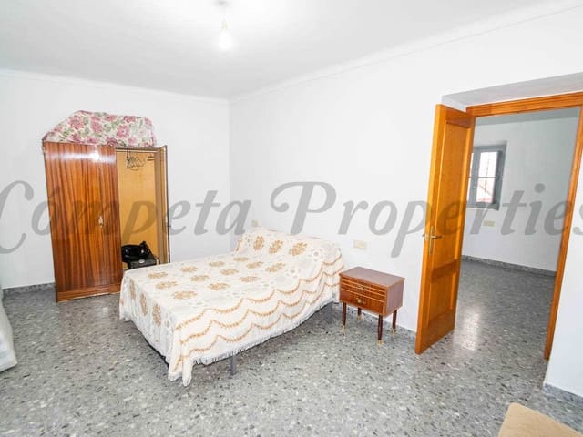 Image No.13-4 Bed Townhouse for sale