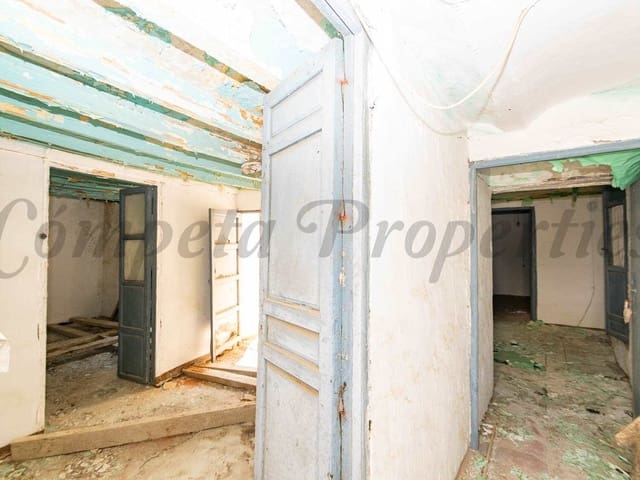 Image No.16-18 Bed Townhouse for sale