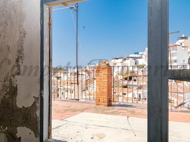 Image No.19-18 Bed Townhouse for sale