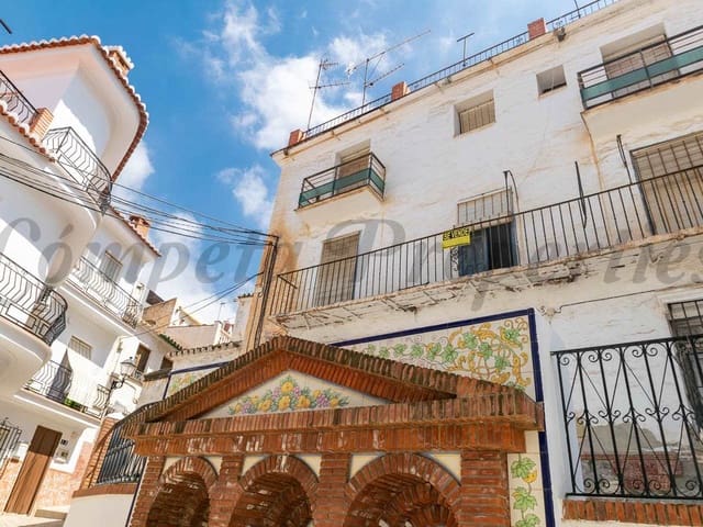 Image No.20-18 Bed Townhouse for sale