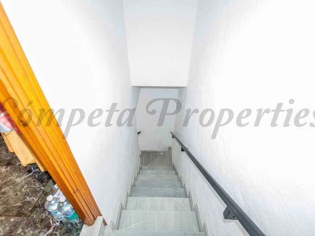 Image No.12-3 Bed Townhouse for sale