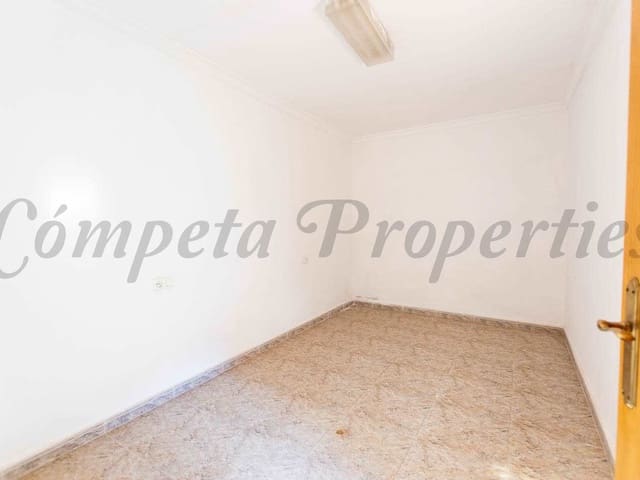 Image No.16-2 Bed Townhouse for sale