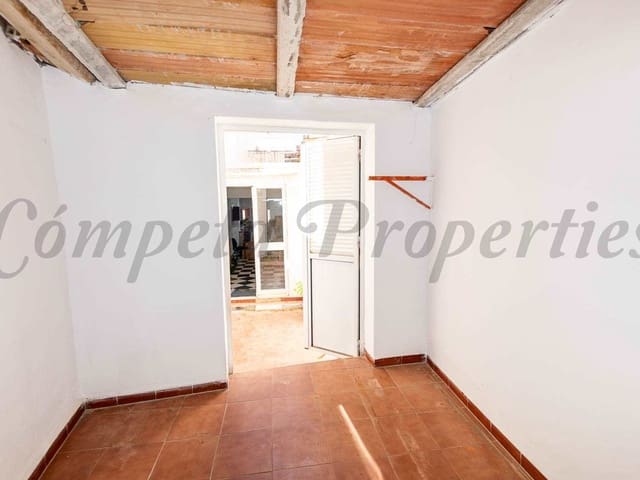 Image No.18-2 Bed Townhouse for sale