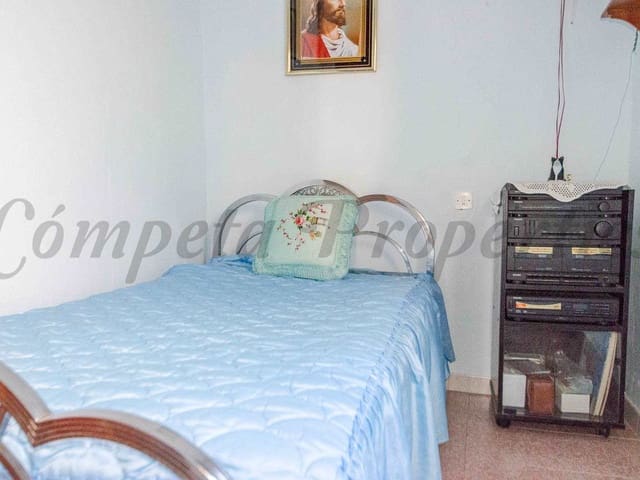 Image No.12-4 Bed Townhouse for sale