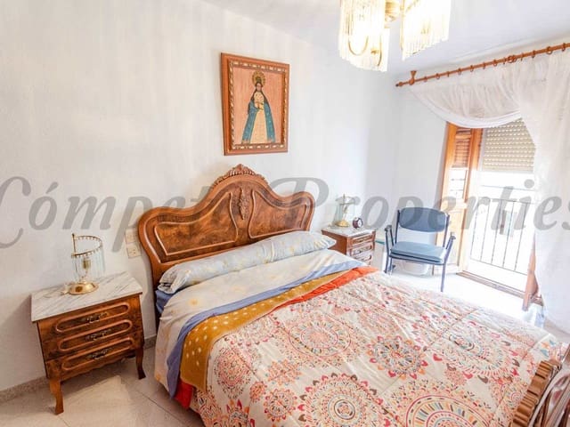 Image No.9-4 Bed Townhouse for sale