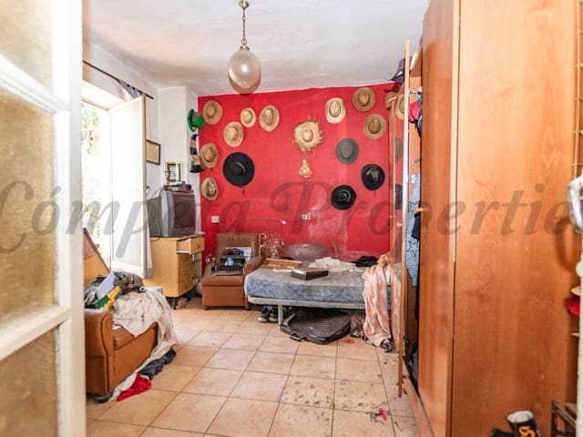 Image No.9-6 Bed Townhouse for sale