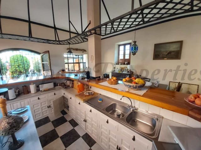 Image No.15-4 Bed Villa for sale