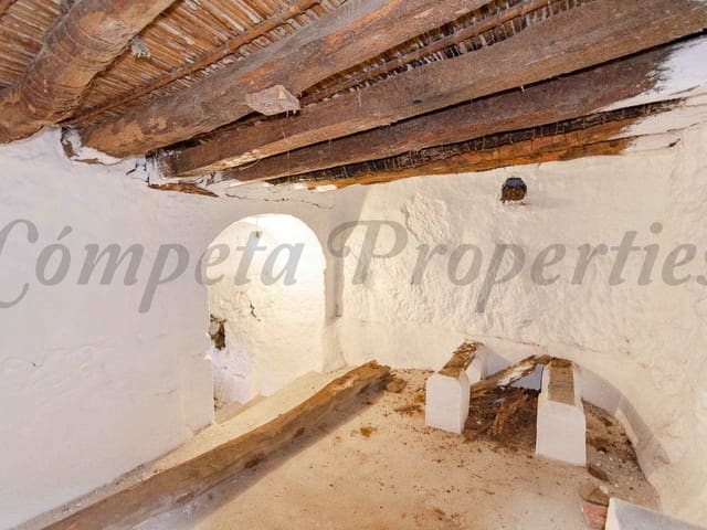 Image No.12-2 Bed Townhouse for sale