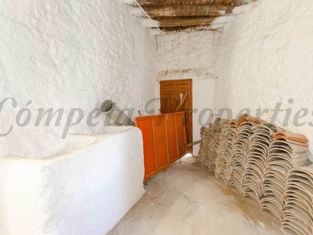 Image No.13-2 Bed Townhouse for sale