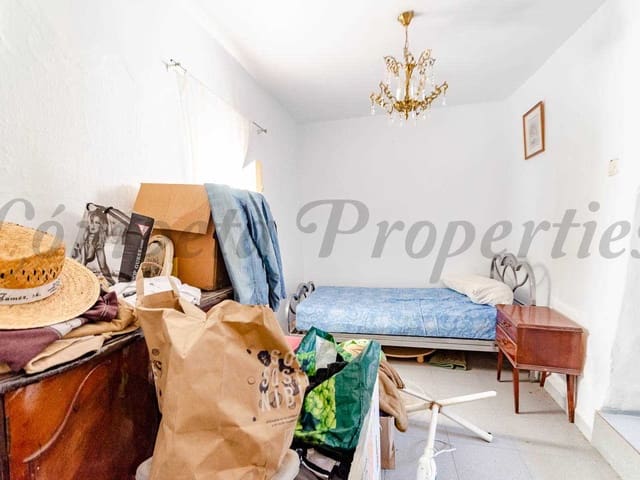 Image No.13-3 Bed Townhouse for sale