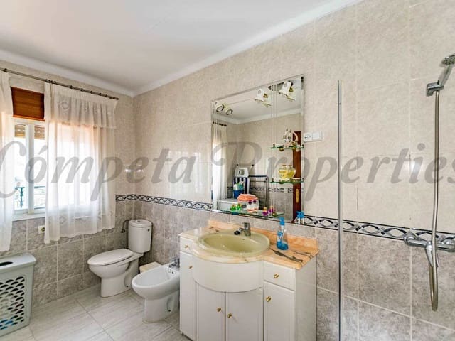 Image No.10-5 Bed Townhouse for sale