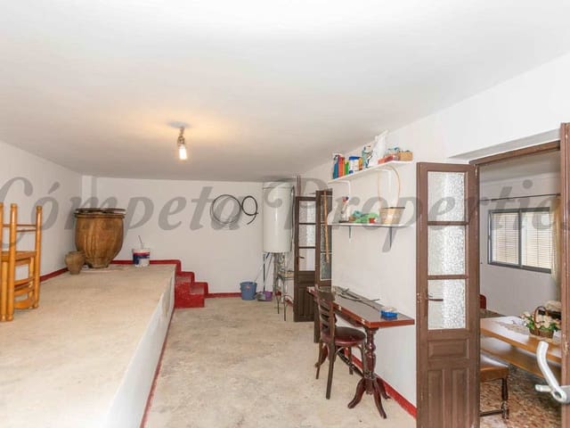 Image No.12-5 Bed Townhouse for sale