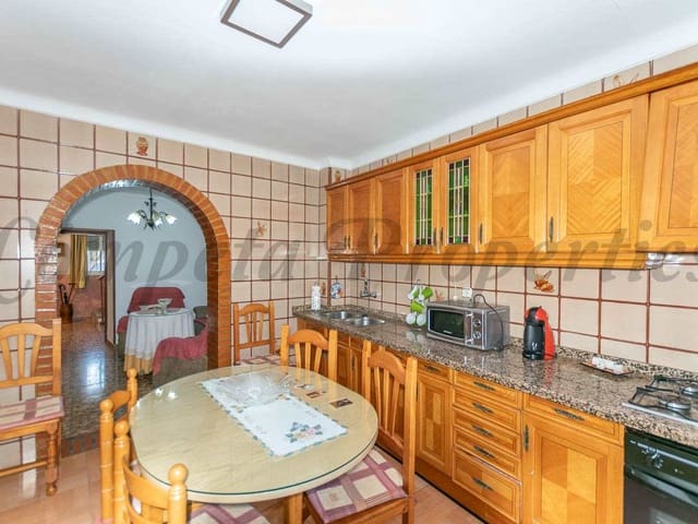 Image No.8-5 Bed Townhouse for sale