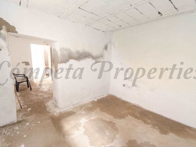 Image No.18-3 Bed Townhouse for sale