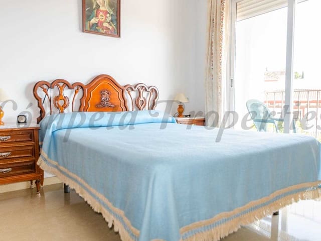 Image No.10-3 Bed Townhouse for sale