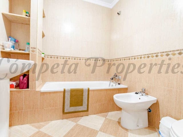 Image No.12-3 Bed Townhouse for sale