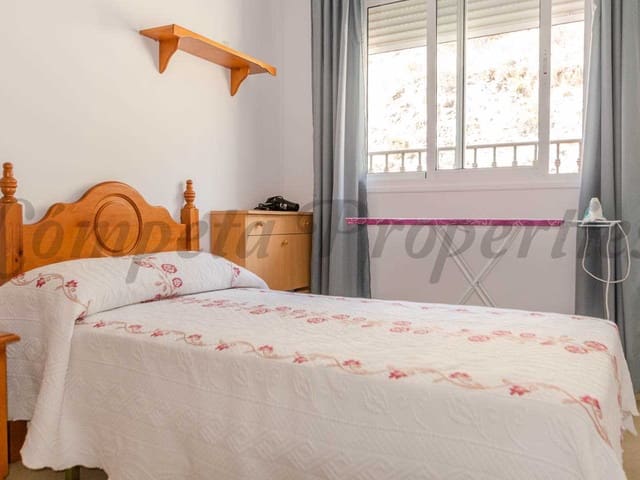 Image No.13-3 Bed Townhouse for sale