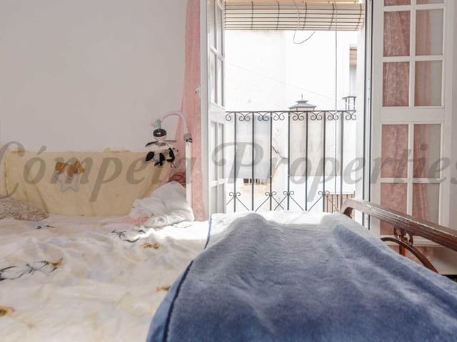 Image No.10-4 Bed Townhouse for sale