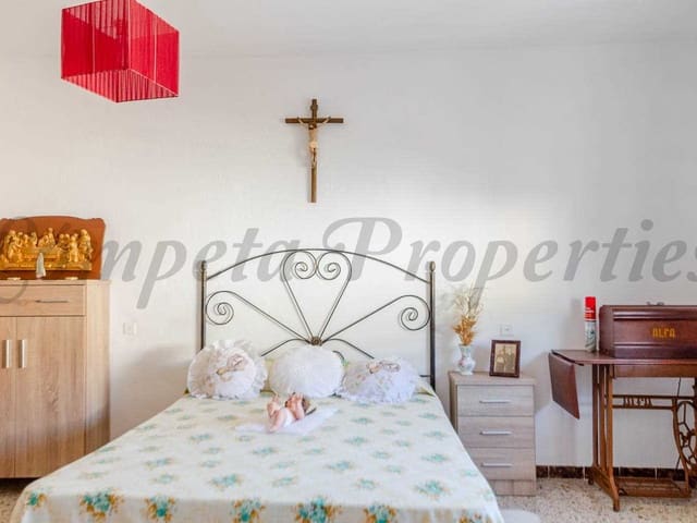 Image No.10-3 Bed Townhouse for sale