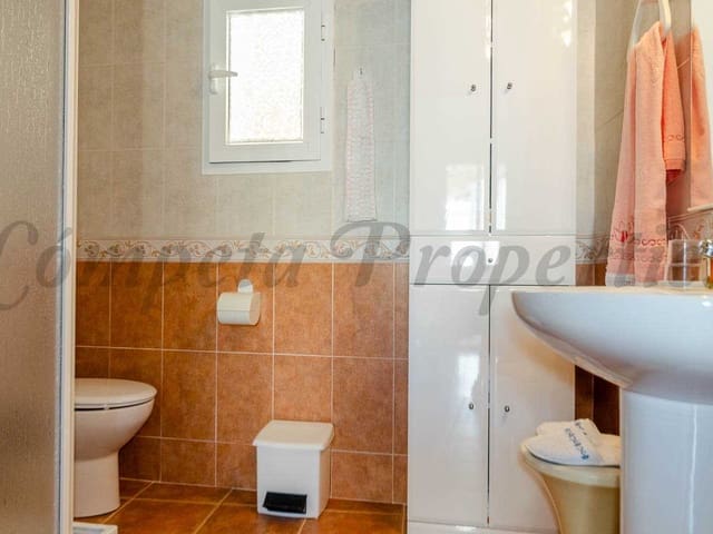 Image No.8-3 Bed Townhouse for sale