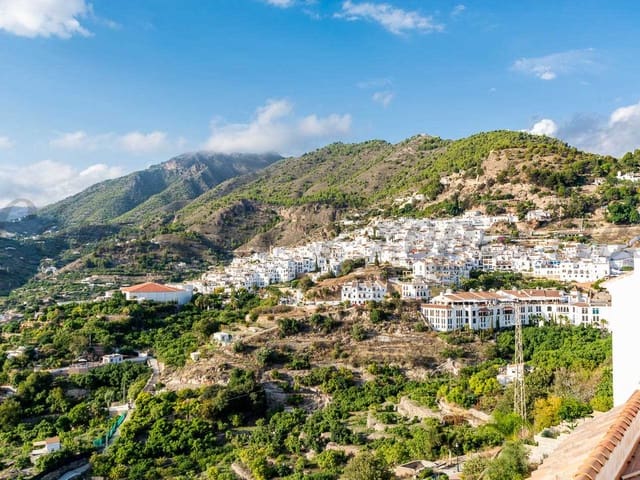 Image No.15-4 Bed Townhouse for sale