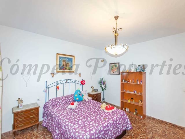 Image No.4-4 Bed Townhouse for sale