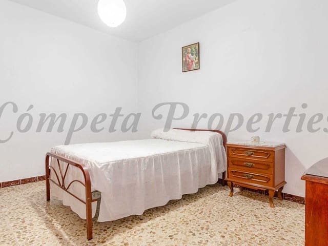 Image No.12-3 Bed Townhouse for sale