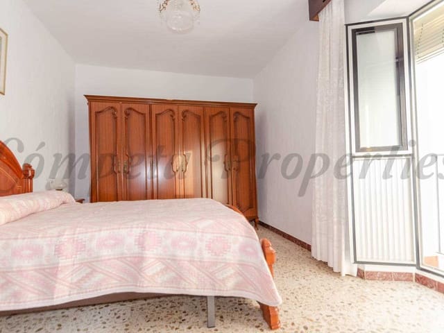 Image No.8-3 Bed Townhouse for sale