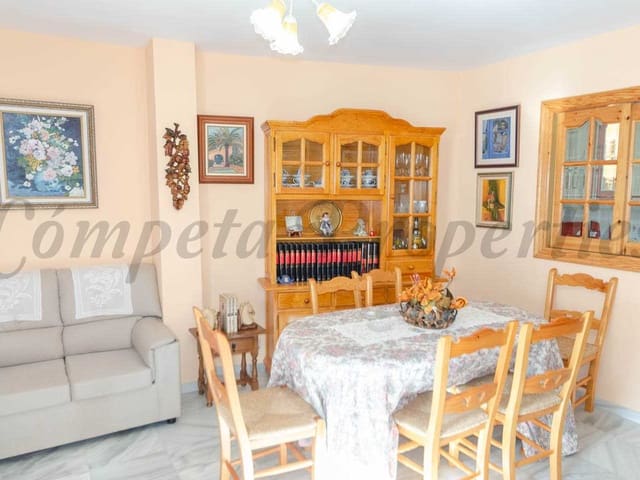 Image No.12-4 Bed Townhouse for sale