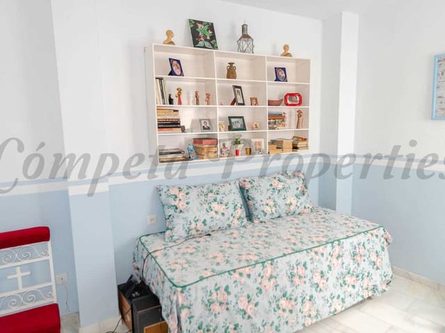 Image No.19-4 Bed Townhouse for sale