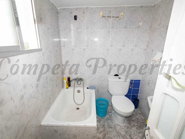 Image No.14-3 Bed Townhouse for sale