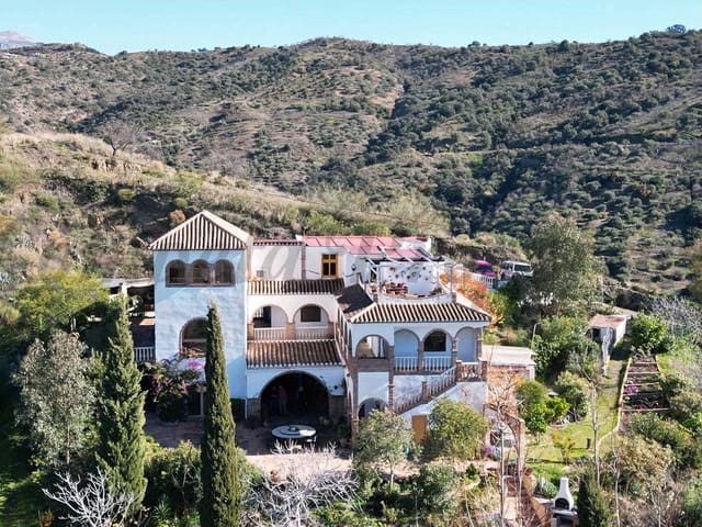 Image No.1-8 Bed Property for sale