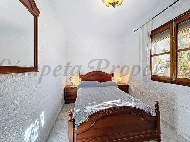 Image No.15-8 Bed Property for sale