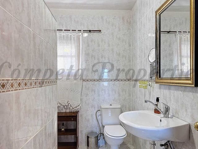 Image No.17-8 Bed Property for sale