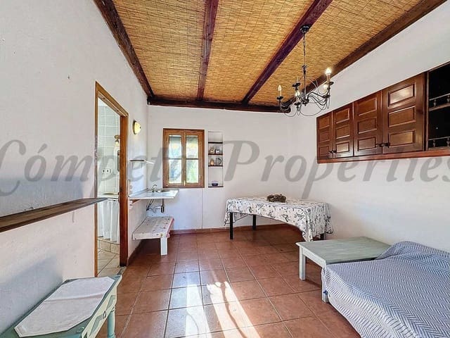 Image No.19-8 Bed Property for sale