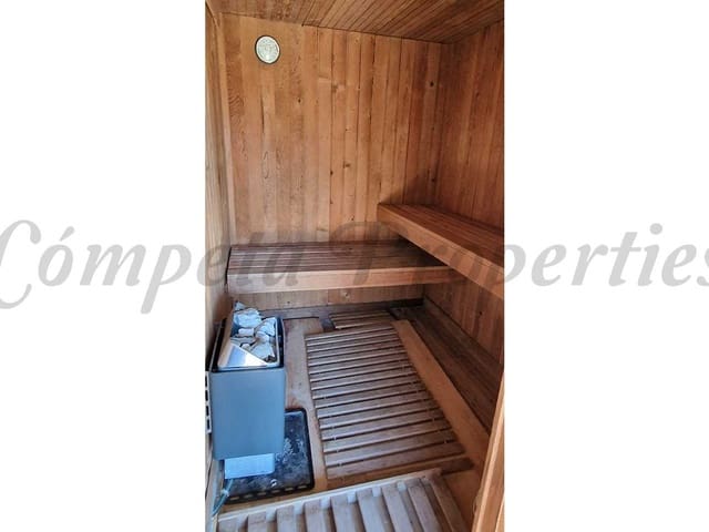 Image No.33-8 Bed Property for sale