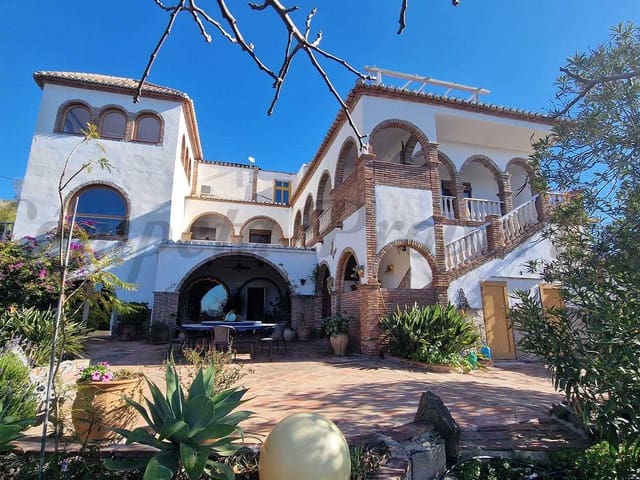 Image No.36-8 Bed Property for sale