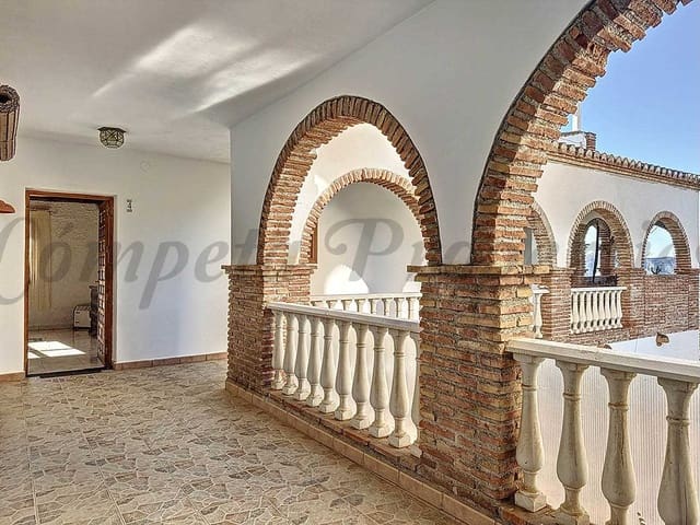 Image No.7-8 Bed Property for sale