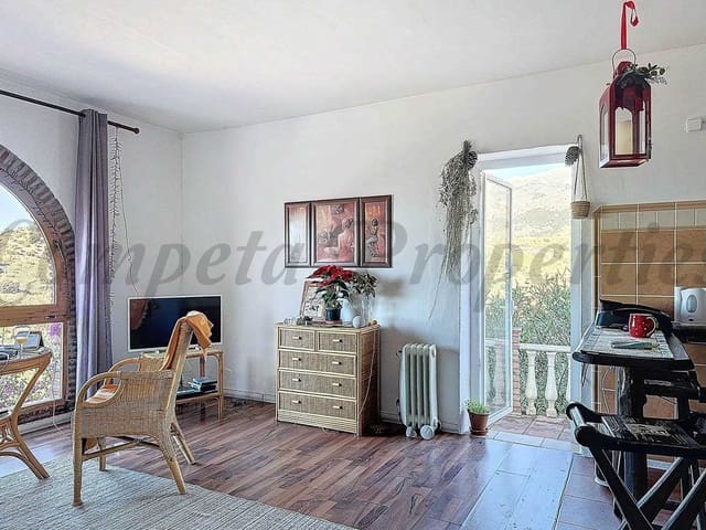 Image No.8-8 Bed Property for sale