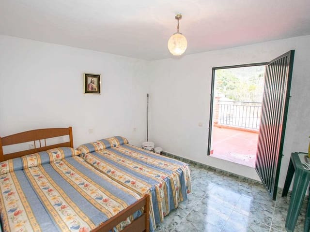 Image No.17-4 Bed Townhouse for sale