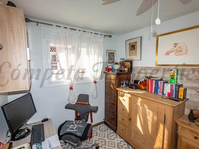 Image No.9-3 Bed Townhouse for sale