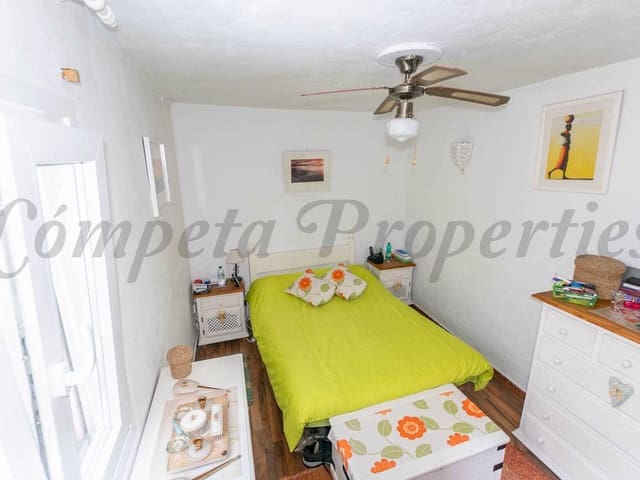 Image No.9-2 Bed Townhouse for sale