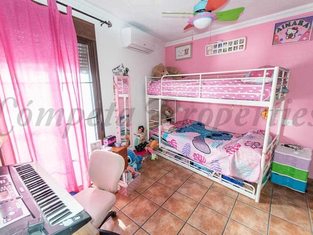 Image No.11-2 Bed Townhouse for sale