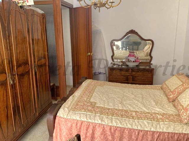 Image No.10-4 Bed Apartment for sale